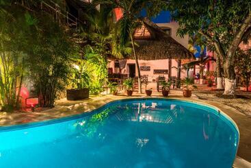 هتل Hacienda Paradise