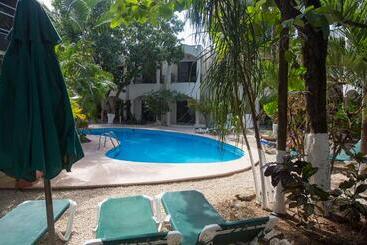 هتل Hacienda Paradise