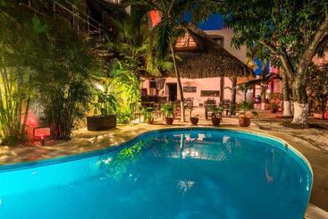 هتل Hacienda Paradise