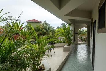 هتل Hacienda Paradise