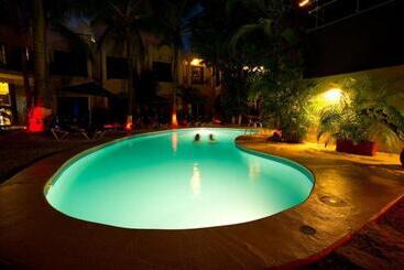 هتل Hacienda Paradise