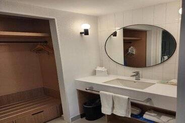 هتل Hampton by Hilton Saltillo Zona Aeropuerto