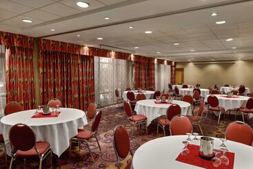 هتل Hampton Inn & Suites By Hilton Langley Surrey
