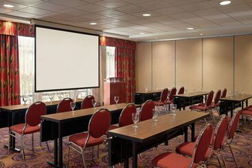 هتل Hampton Inn & Suites By Hilton Langley Surrey