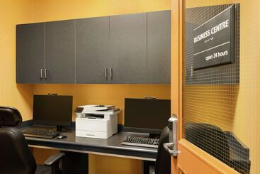 هتل Hampton Inn & Suites By Hilton Langley Surrey