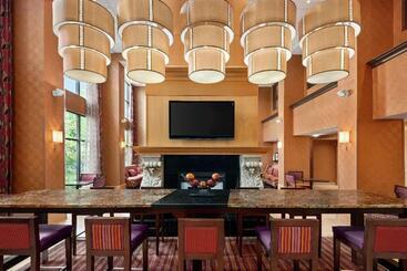 هتل Hampton Inn & Suites By Hilton Langley Surrey