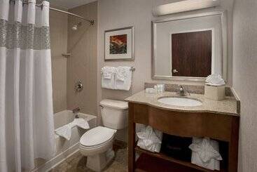 هتل Hampton Inn & Suites Milwaukee Downtown