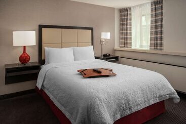 هتل Hampton Inn & Suites Milwaukee Downtown