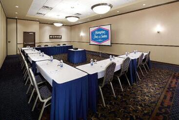 هتل Hampton Inn & Suites By Hilton Montreal Dorval