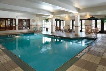 هتل Hampton Inn & Suites By Hilton Montreal Dorval