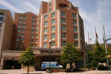 هتل Hampton Inn & Suites Arlington Crystal City Dca