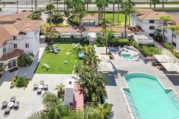 هتل Hilton Garden Inn Carlsbad Beach