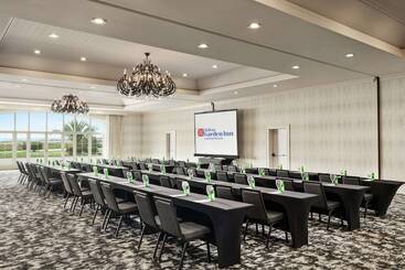 هتل Hilton Garden Inn Carlsbad Beach