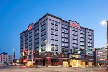 هتل Hilton Garden Inn Omaha Downtown/old Market Area
