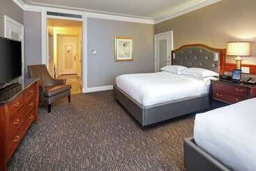 هتل Hilton Lacleamy
