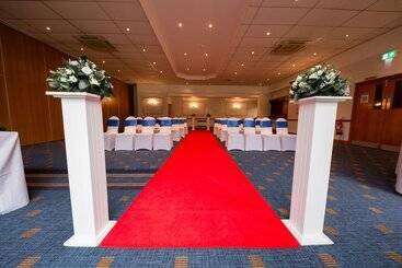 هتل Holiday Inn Newport, An Ihg