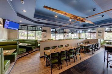 酒店 Holiday Inn Victoria   Elk Lake, An Ihg