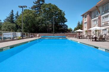酒店 Holiday Inn Victoria   Elk Lake, An Ihg