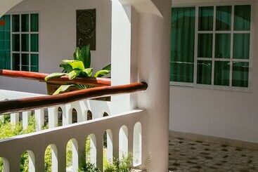 هتل Illusion Boutique Near Beach