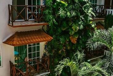هتل Illusion Boutique Near Beach