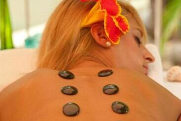 هتل Illusion Boutique Near Beach