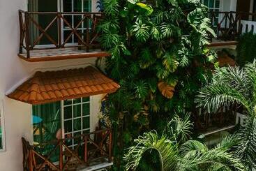 هتل Illusion Boutique Near Beach