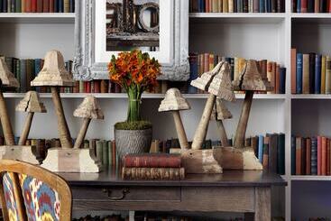 Knightsbridge Hotel, Firmdale Hotels