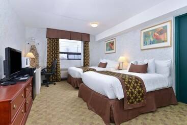 هتل Lexington Inn & Suites Windsor