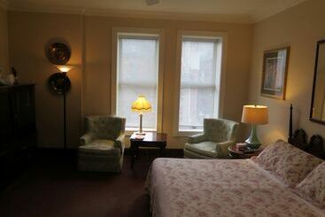 هتل Madison Manor Boutique