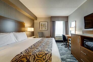 هتل Monte Carlo Inn Brampton