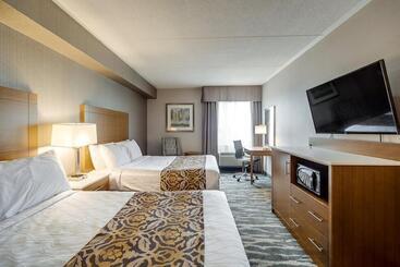 هتل Monte Carlo Inn Brampton