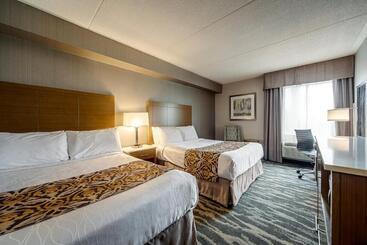 هتل Monte Carlo Inn Brampton