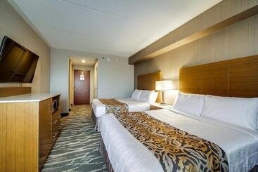 هتل Monte Carlo Inn Brampton