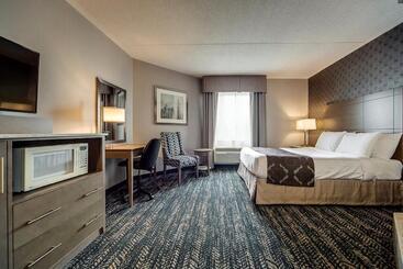 هتل Monte Carlo Inn Brampton