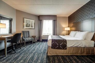 هتل Monte Carlo Inn Brampton