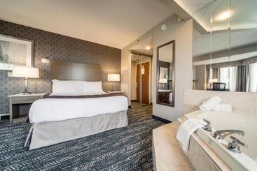هتل Monte Carlo Inn Brampton