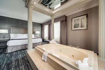 هتل Monte Carlo Inn Brampton