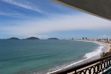 هتل Playa Marina