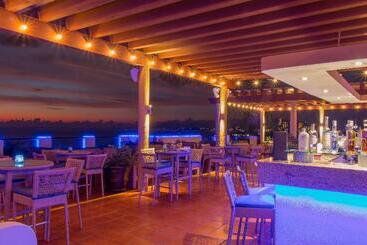 هتل Plaza Pelicanos Grand Beach Resort All Inclusive