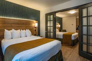 هتل Quality Suites