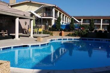 هتل R Nite Star Inn And Suites Home Of The Cowboys & Rangers