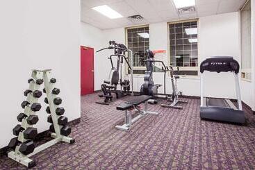 Ramada By Wyndham Red Deer Hotel & Suites