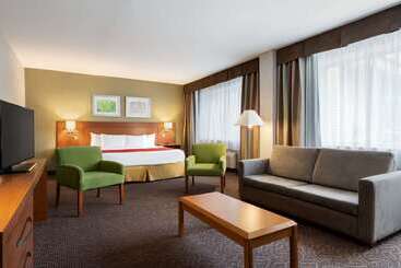 هتل Ramada Plaza By Wyndham Montreal