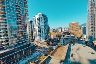 هتل Divya Sutra Suites On Robson Downtown Vancouver