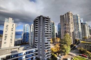 هتل Divya Sutra Suites On Robson Downtown Vancouver