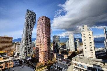هتل Divya Sutra Suites On Robson Downtown Vancouver