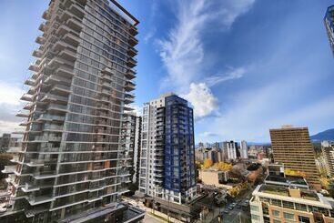 هتل Divya Sutra Suites On Robson Downtown Vancouver