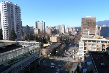 هتل Divya Sutra Suites On Robson Downtown Vancouver