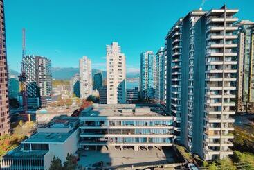 هتل Divya Sutra Suites On Robson Downtown Vancouver