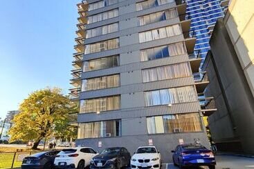 هتل Divya Sutra Suites On Robson Downtown Vancouver